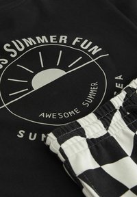 Next BACKPRINT AND PATTERN SET-REGULAR FIT - Shorts - black white