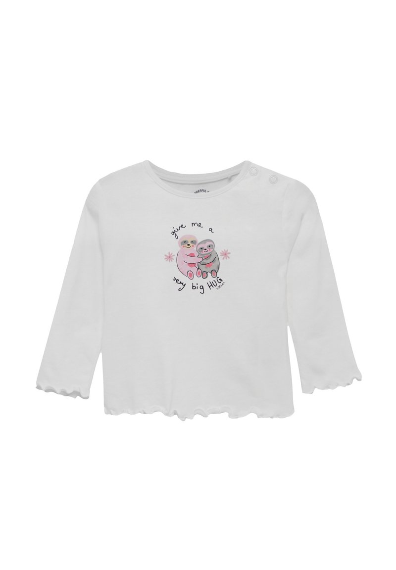Witte longsleeve met golvende zoom, voorzien van een grafische print van twee luiaards en de tekst "geef me een heel grote HUG" in zwart en roze.