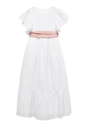 Witte jurk met zwierige mouwen, een roze satijnen riem en een rokken in lagen. De stof lijkt licht en glad met bloemmotieven.