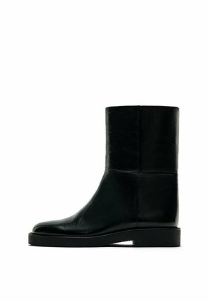 Platform ankle boots - black