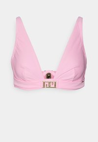 Top de biquíni cor-de-rosa com design triangular, apresentando um detalhe em metal dourado no centro, feito de tecido macio com costuras mínimas.