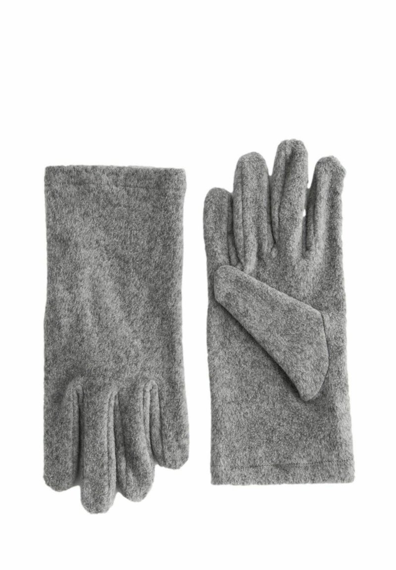 Grå uldne handsker med en blød tekstur, der har et design med fire fingre og en separat tommelfinger. Handskerne ligger fladt, så man kan se deres form.