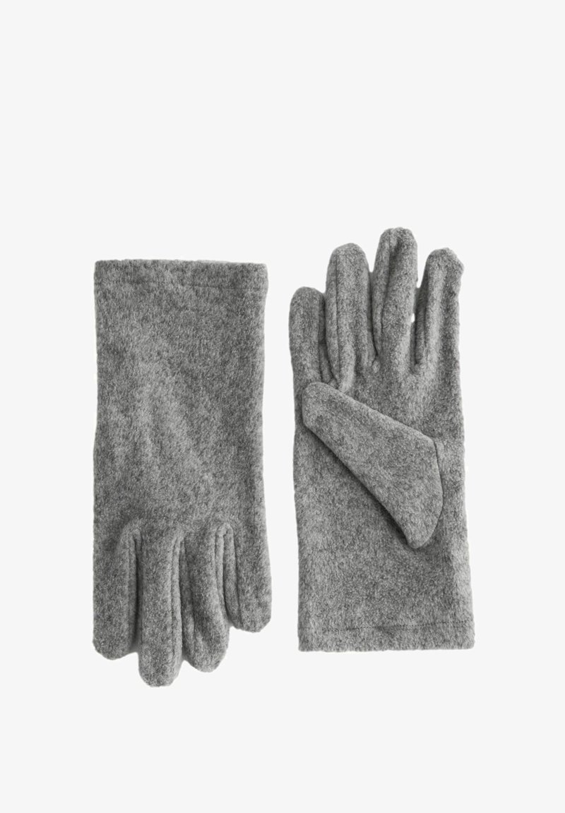 Des gants en laine gris avec une texture douce, présentant un design à quatre doigts et un pouce séparé. Les gants sont posés à plat, montrant leur forme.