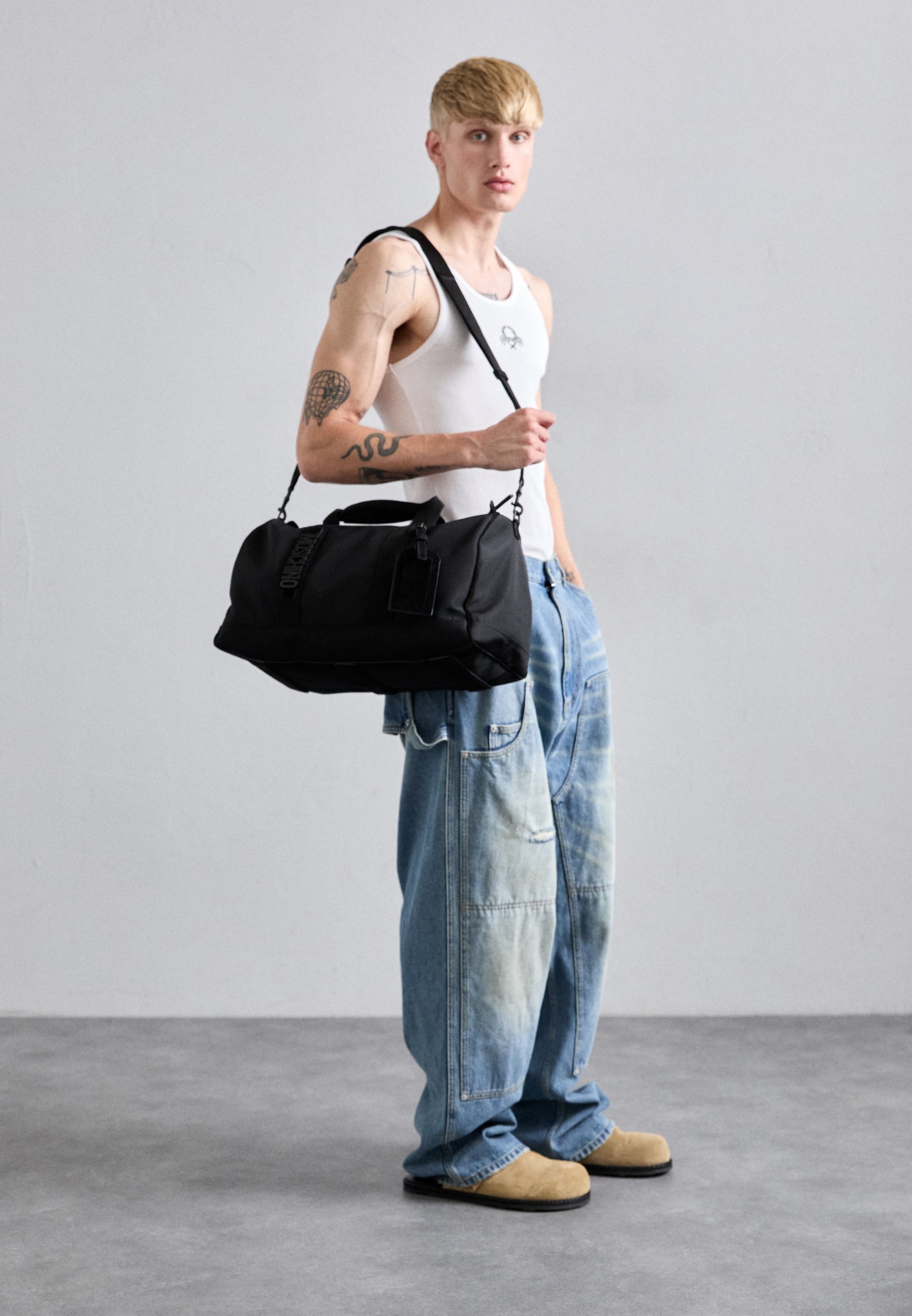 MOSCHINO BORSA - Weekend bag - nero/black - Zalando.co.uk