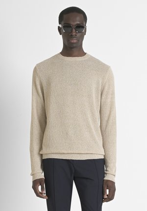Suéter de punto texturizado beige con mangas largas y cuello redondo. Puños y dobladillo acanalados, diseñado para un ajuste holgado.
