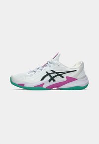 Λευκό αθλητικό παπούτσι με διχτυωτό άνω μέρος, μαύρες λεπτομέρειες, λαχανί και μωβ ελαστική σόλα, και επενδεδυμένη φτέρνα. Διαθέτει σχέδιο με κορδόνια.