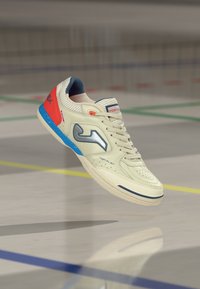 Επιλέχθηκε, beige