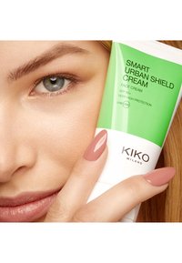 KIKO Milano SMART URBAN SHIELD FACE BASE - Sun protection - -