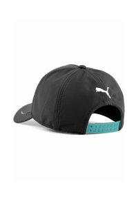 Gorra negra con una corona redondeada, que presenta un logo blanco de Puma, un panel frontal texturizado y una correa ajustable azul clara en la parte posterior.