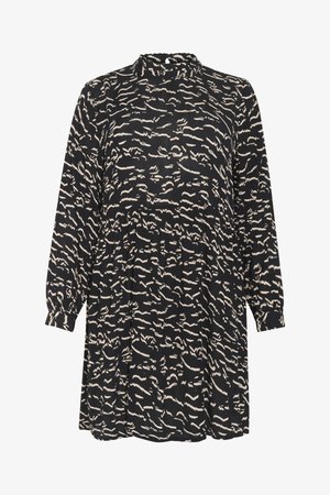 Abito nero con un motivo astratto beige ondulato, design plissettato e collo alto con chiusura a bottone sul retro. Maniche lunghe.