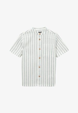 Chemise blanche à manches courtes avec des rayures verticales vertes, boutons en bois sur le devant, col mao et poche poitrine côté droit.