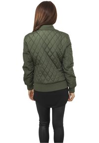 Urban Classics Bomberjacks - olive