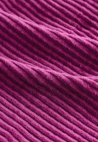 Unselected, burgundy red