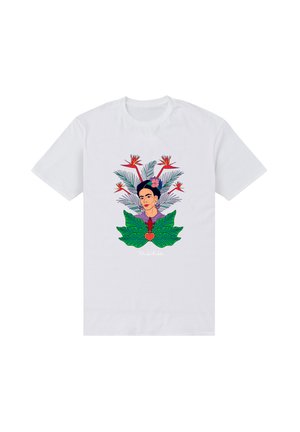 Witte katoenen T-shirt met een kleurrafische afbeelding van een figuur omringd door tropische bladeren en rode bloemen, met een hartdetail aan de basis.