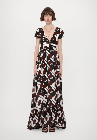 Vestido maxi con un atrevido patrón abstracto en marrón y blanco, con mangas cortas, un escote en V profundo y un dobladillo con volantes. Ajustado en la cintura.