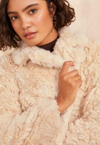 Friends Like These TEXTURED REGULAR FIT - Jachetă de iarnă - cream