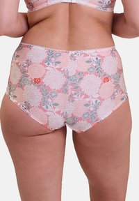 Culotte taille haute à motifs floraux en rose clair avec un motif floral blanc et des accents verts. Présente une bordure en dentelle le long de la taille.