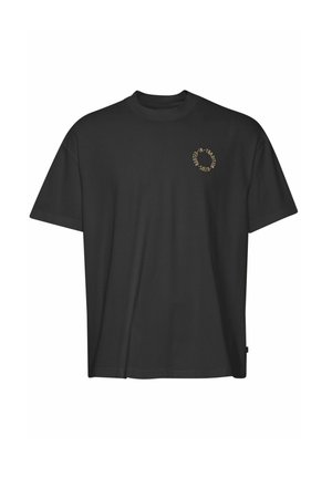 Svart t-shirt i bomull med korta ärmar, rund halsringning och en guldig cirkulär logotyp på vänster bröst.