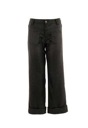 Pantaloni neri a righe sottili con gamba dritta, dotati di chiusura con bottone e risvolti. Realizzati in un tessuto morbido, includono tasche posteriori.