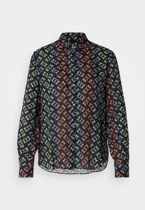 Chemise noire avec col, présentant un motif géométrique répété en vert, bleu et orange. Manches longues, fermeture à boutons à l'avant.