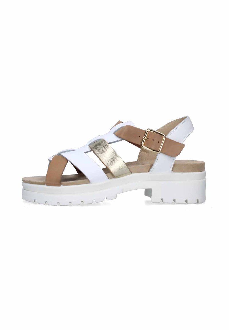 Sandali bianchi in pelle con accenti dorati e beige, caratterizzati da una suola bianca spessa, design open-toe e cinturino regolabile alla caviglia.