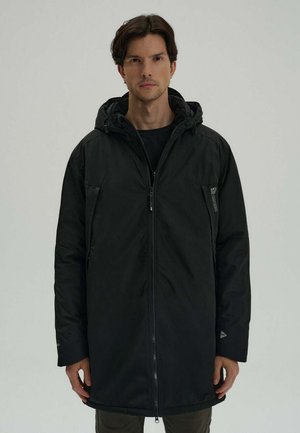 - Klasyczny płaszcz