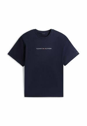 Marineblå T-shirt med korte ærmer med "Tommy Hilfiger"-logo og lille flag-emblem centreret på brystet og ærmet.