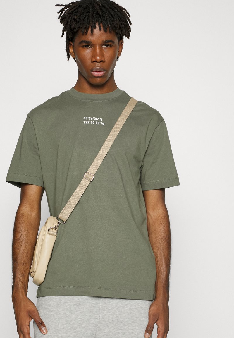 Herren T-Shirts basic | Only & Sons ONSGU TEE T-Shirt print castor gray/grau - HD70600 Herren T-Shirts basic | Only & Sons ONSGU TEE T-Shirt print castor gray/grau - HD70600