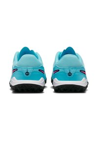 Zapatillas deportivas azules con parte superior texturizada, acentos en rosa contrastante, talón acolchado y una suela de goma negra con patrones de agarre.