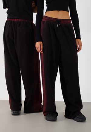 UNISEX - Tepláky - black/red