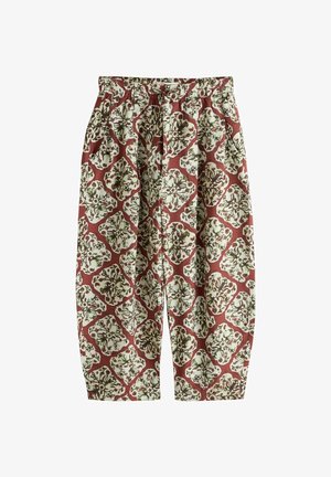 Laiad lõikega püksid, millel on elastne vöökoht ja korduv lillemuster valges, pruunis ja rohelises summutatud punasel taustal.