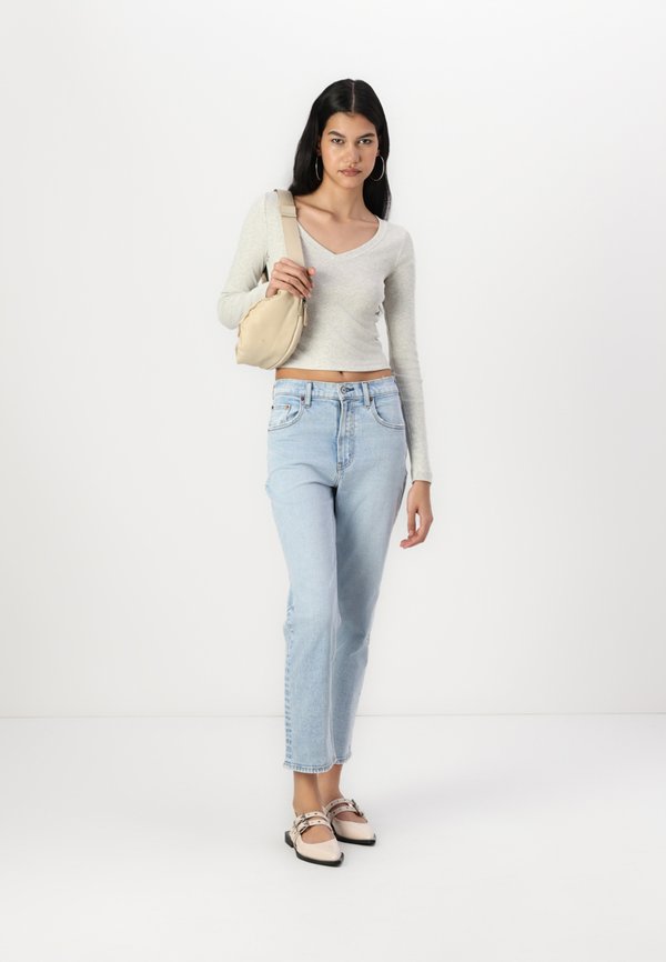 Long-Sleeve V-Neck Top - Long sleeved top3