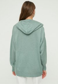 Trendyol Jersey con capucha - green
