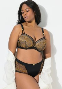 Schwarzes und goldenes Dessous-Set mit transparenten Spitzen-Cups mit floralem Stickerei, verstellbaren Trägern und einem passenden hochgeschnittenen Slip.