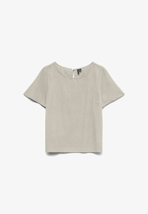 Blusa gris claro de manga corta con escote redondo y pequeño cierre de botón en la parte trasera, colocada plana sobre un fondo blanco.