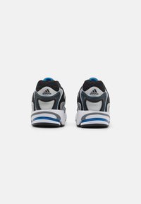 adidas Originals RESPONSE CL UNISEX - Športni copati - core black/bright blue/footwear white
