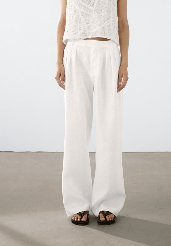 TRIPLE DARTED - Trousers