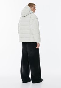 PULL&BEAR Téli dzseki - light grey