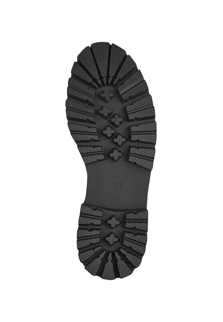 Schwarze Gummisohle mit tiefen Profilmustern, erhöhten Griffen und strukturierten Oberflächen. Deutlich gekennzeichnete Größe 37. Strapazierfähiges Design geeignet für Traktion.