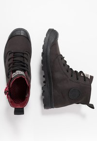 Palladium Stivaletti stringati - black