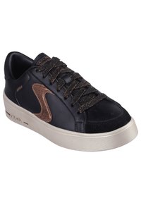 Sneaker in pelle nera con accento bronzo, lacci testurizzati e suola beige a contrasto con dettagli rigati.