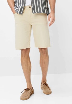 BRAX STYLE CLINT - Denimshorts - white sand
