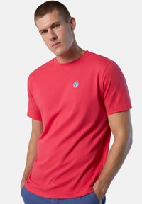 North Sails MIT LOGO-AUFNÄHER - T-shirt basic - hellrot