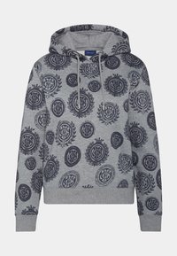 Šedá mikina s kapucí vyrobená z měkké látky, zdobená opakujícím se vzorem tmavě modrých emblémů, s kapucí na stahovací šňůrku a žebrovanými manžetami a lemem.