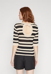 Object OBJNELLY - Trui - sandshell stripes/black