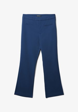 Dunkelblaue, ausgestellte Hosen aus einem glatten Material, ausgestattet mit zwei vorderen Taschen und einem flachen Bund.