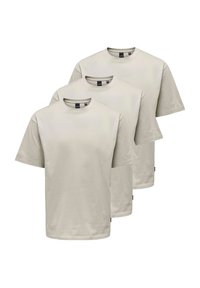 Drei hellbeige Baumwoll-T-Shirts mit kurzen Ärmeln und Rundhalsausschnitten, die ein schlichtes Design aufweisen und keine sichtbaren Muster oder Grafiken haben.