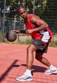 Nike Performance ICON SHORT - Korte sportsbukser - black/university red/white