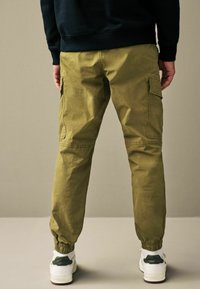 Next STRETCH UTILITY REGULAR TAPERED - Cargohose - olive green