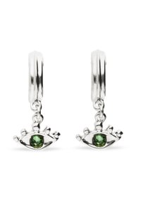 Boucles d'oreilles en argent avec un motif œil et une pierre précieuse verte au centre, suspendues à un anneau, avec des détails texturés sur les bords.
